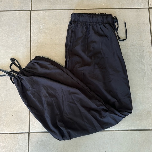 Discreet Pants - Cargo Pants Discreet | NWOT